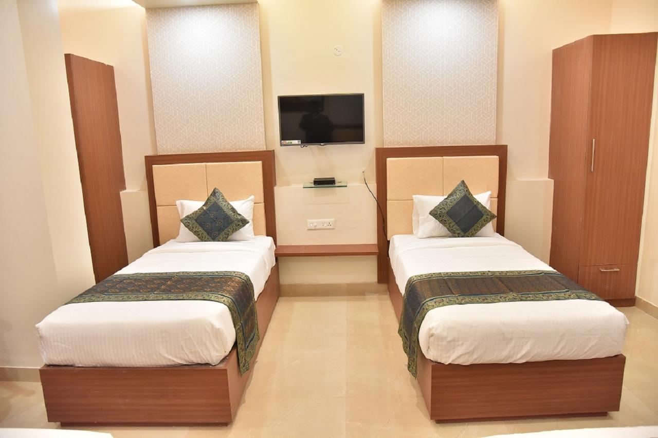 Hotel Rk Grand Benares Buitenkant foto