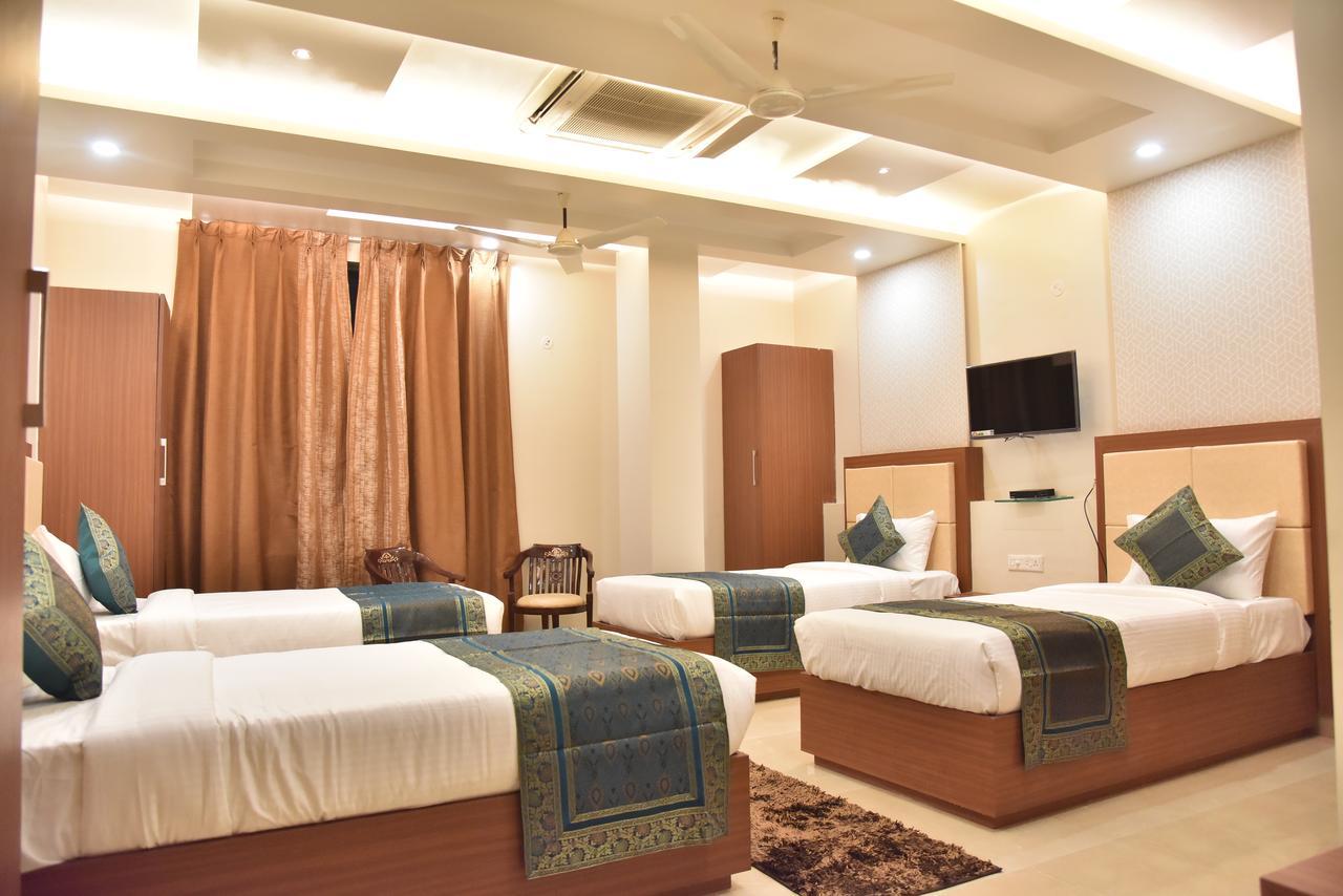 Hotel Rk Grand Benares Buitenkant foto