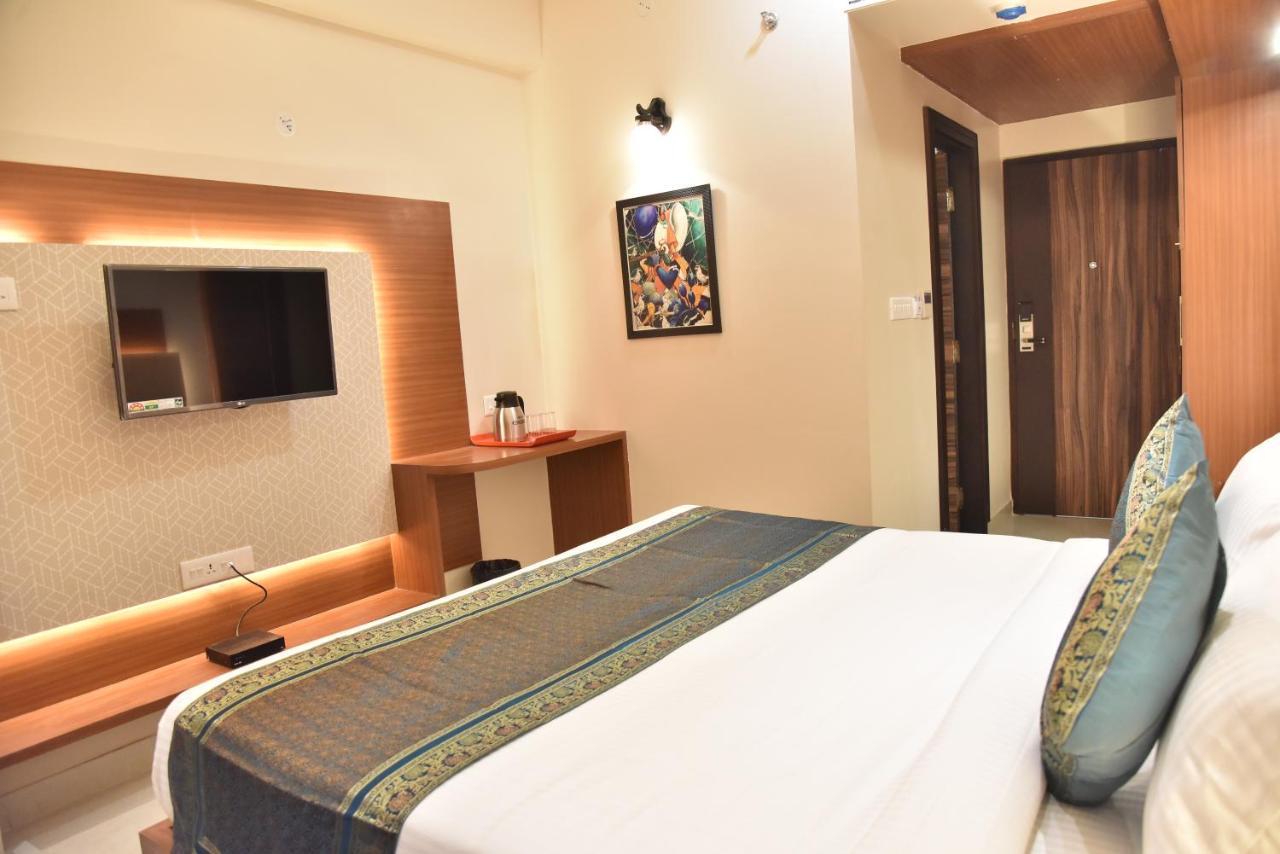 Hotel Rk Grand Benares Buitenkant foto