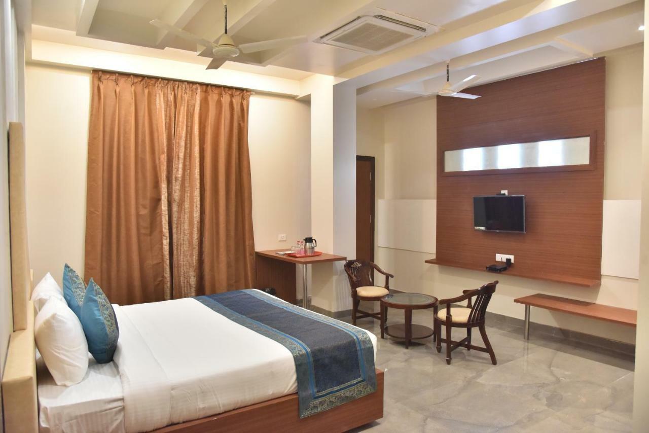 Hotel Rk Grand Benares Buitenkant foto